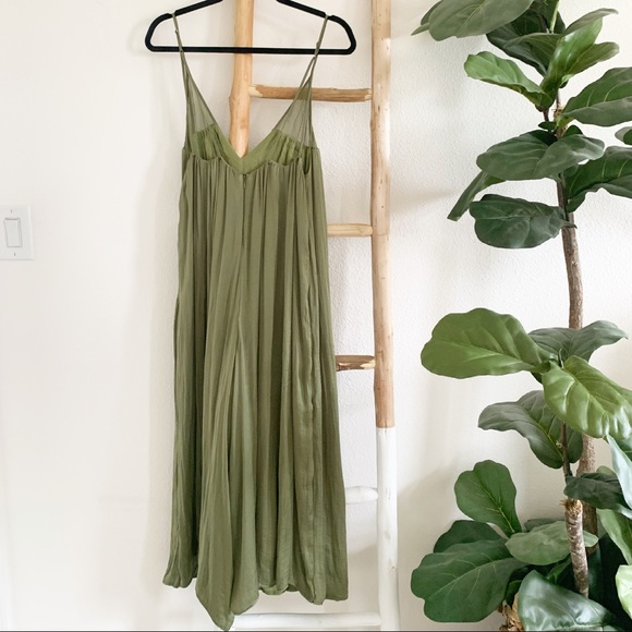 🔥Free People Parker Jumpsuit Satin Silky Green🔥 - Picture 5 of 10